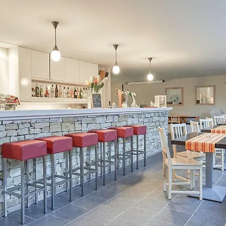 Four-bedroom Holiday In Lanzac
