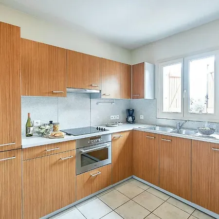 Four-bedroom Holiday In Feriehus Lanzac