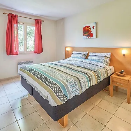 Four-bedroom Holiday In Lanzac